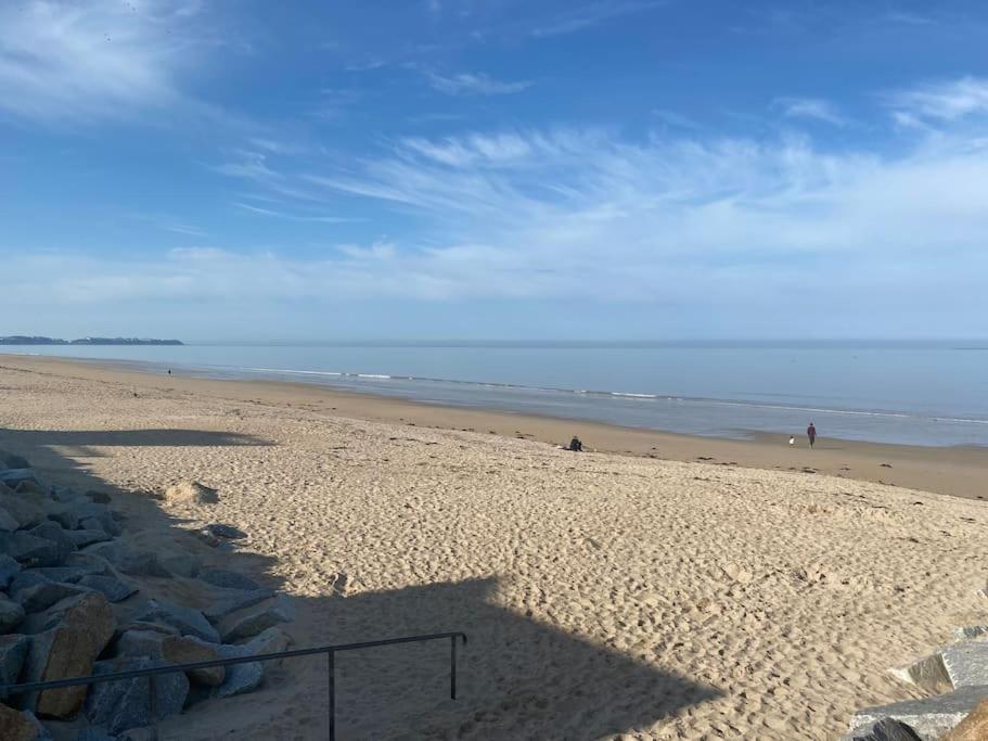 A 50 M De La Plage, Appartement De 35 M2 : Les Pieds Sales Brehal Экстерьер фото